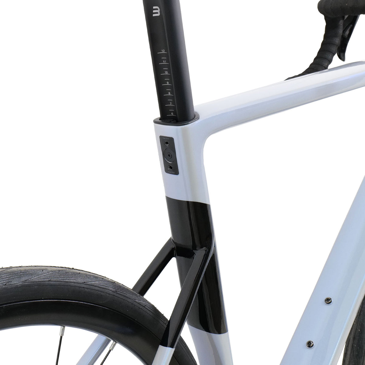 Astra 105 Di2 Aksium Black Opal Bike