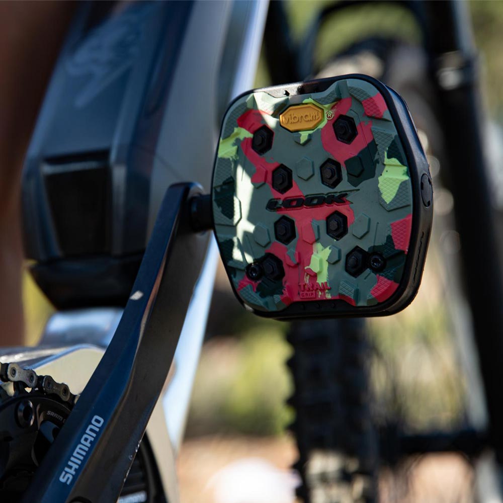 Trail Grip Flat Camo Pedals