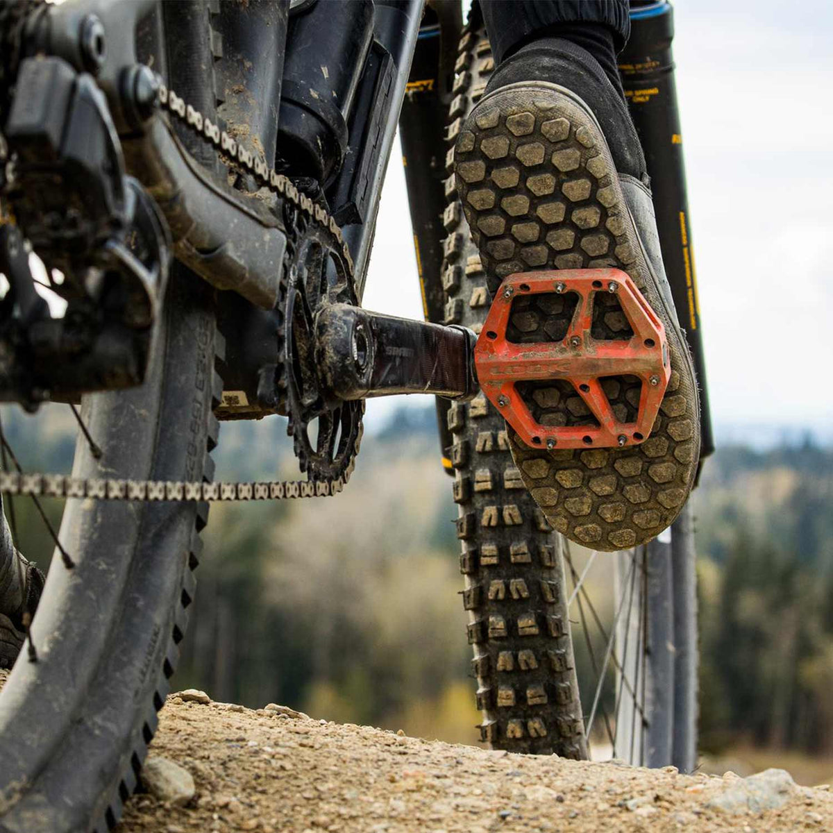 Trail Fusion Flat Red Pedals