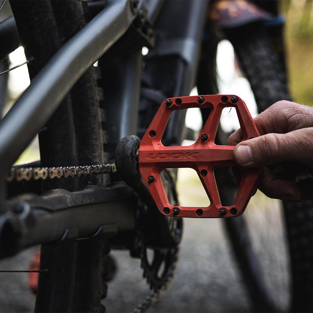 Trail Fusion Flat Red Pedals
