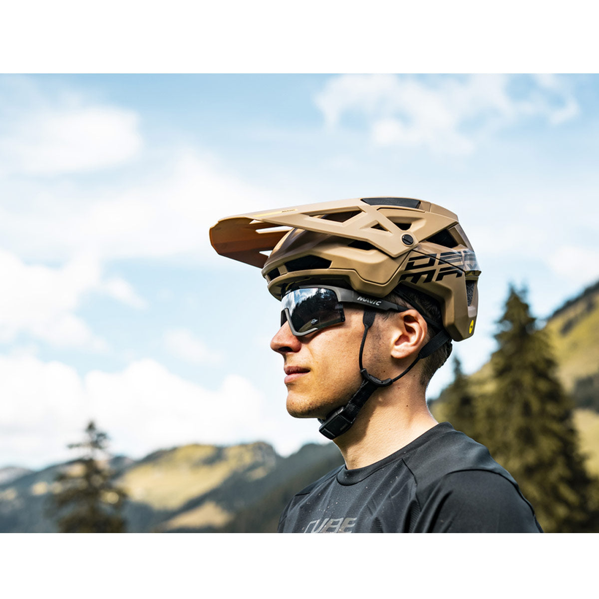 Deemax Pro Mips Sand Helmet