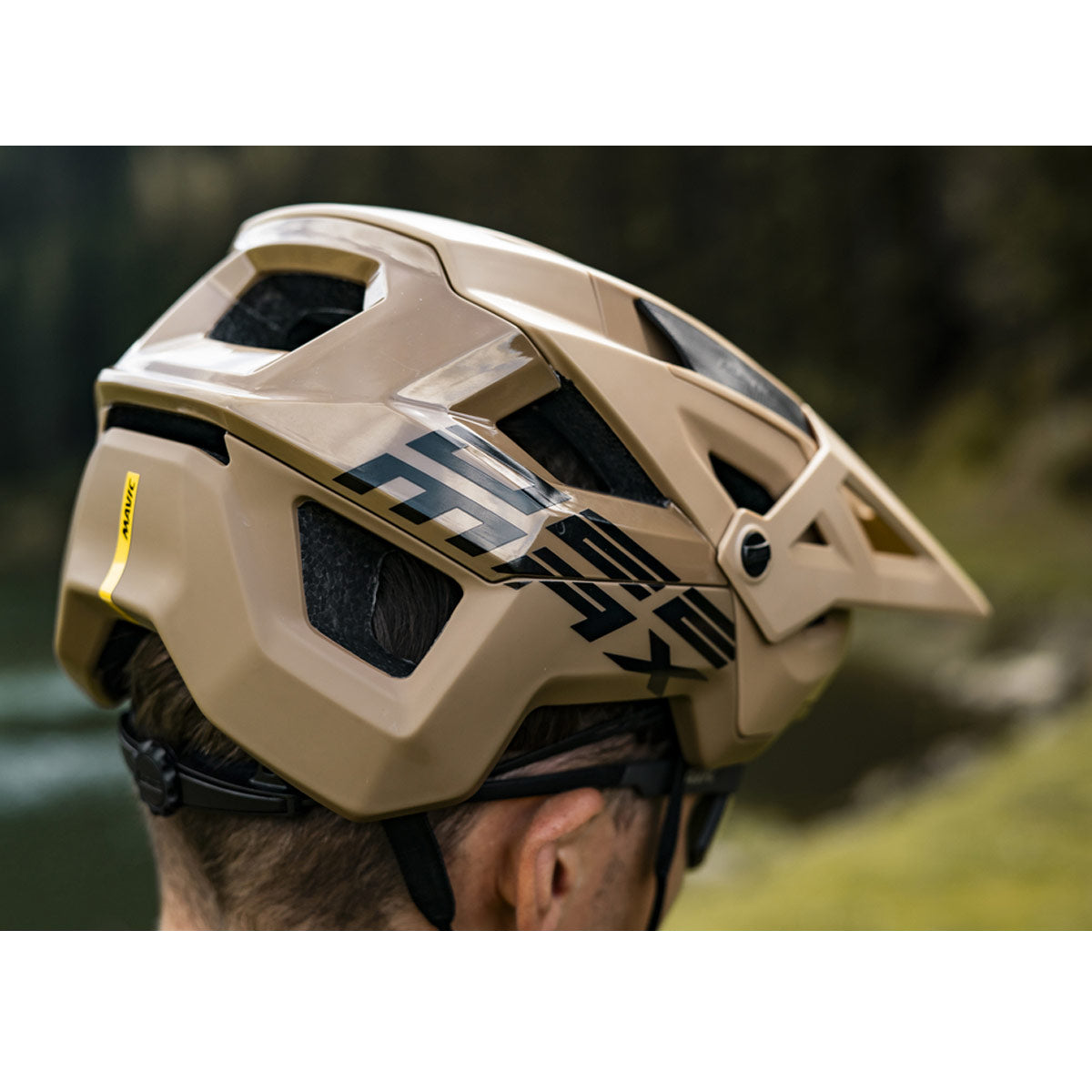 Deemax Pro Mips Sand Helmet