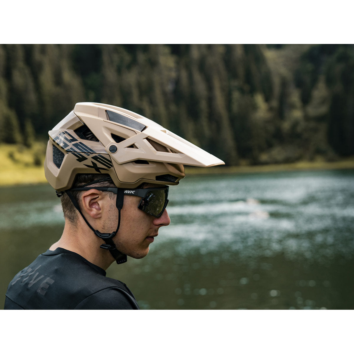 Deemax Pro Mips Sand Helmet