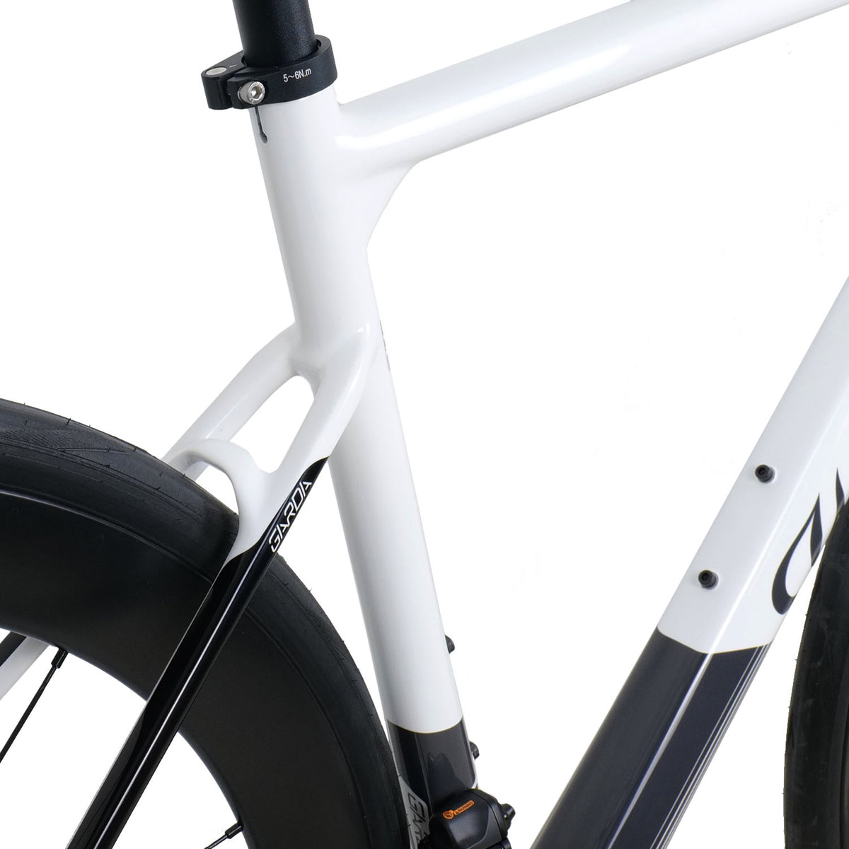 Garda 105 Di2 Syntium White/Black Bike