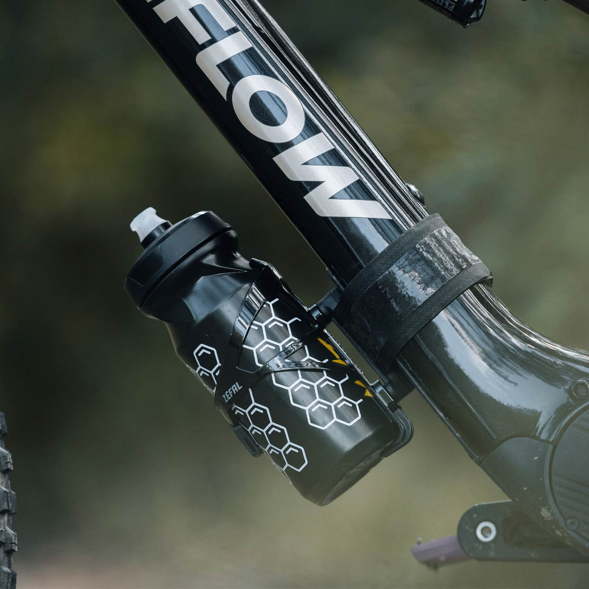 Universal Cage Mount With Pulse A2 Bottle Cage