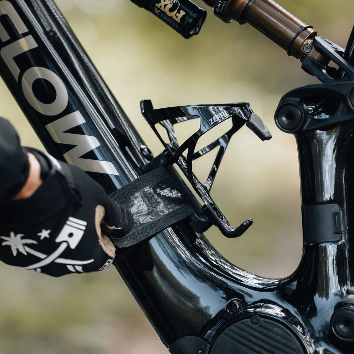 Universal Cage Mount With Pulse A2 Bottle Cage